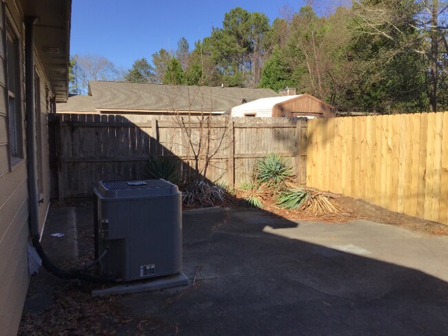 Building Photo - 2616 Burke Ln