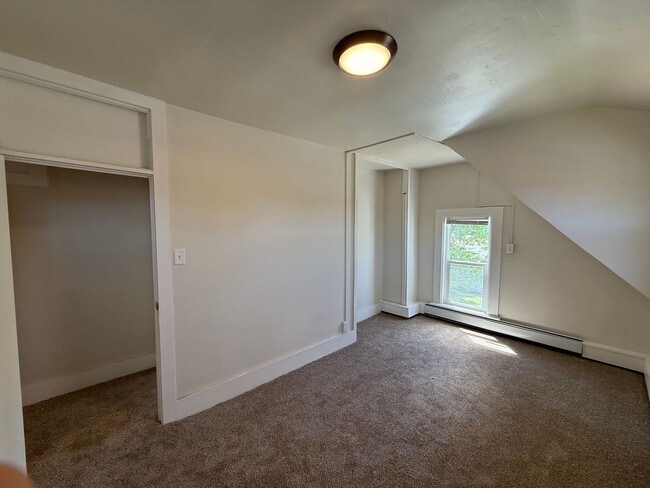 Building Photo - 5 Bed 2 Bath Single Family Home- Shawano Wi