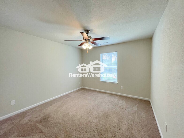 Building Photo - 728 Rosewell Ave