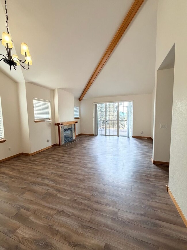 Primary Photo - Spacious 3-Bed Home with Private Baths, Owners are offering a 10%discount to military families