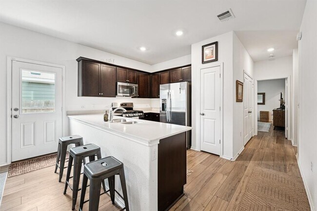 Building Photo - 6013 Eden Dr