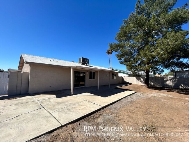 Building Photo - Classic Ranch Style home on spacious lot w...