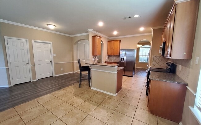 Building Photo - 25047 Lenora Dr