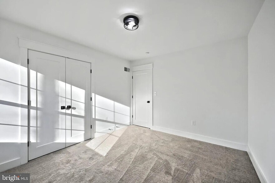 Building Photo - 1022 Trinity Rd