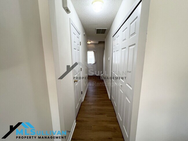 Building Photo - 4504 Conklin Dr