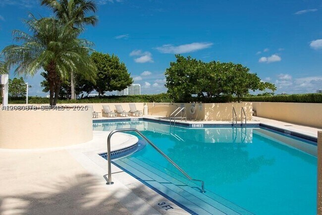 Building Photo - 2475 Brickell Ave