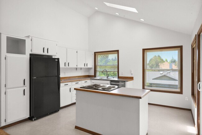 Building Photo - 3 Bedroom, 2.5 Bathroom Home Nestled in the Heart of Picks Landing Neighborhood
