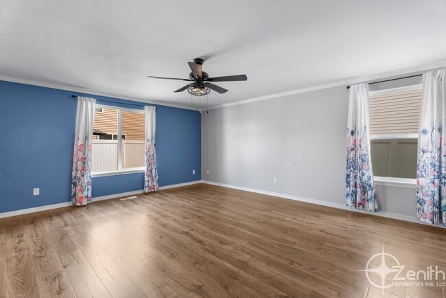 Building Photo - HALF OFF 2ND MONTHS RENT! Fully Updated 4 ...