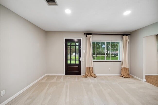 Building Photo - 13373 Southshore Dr
