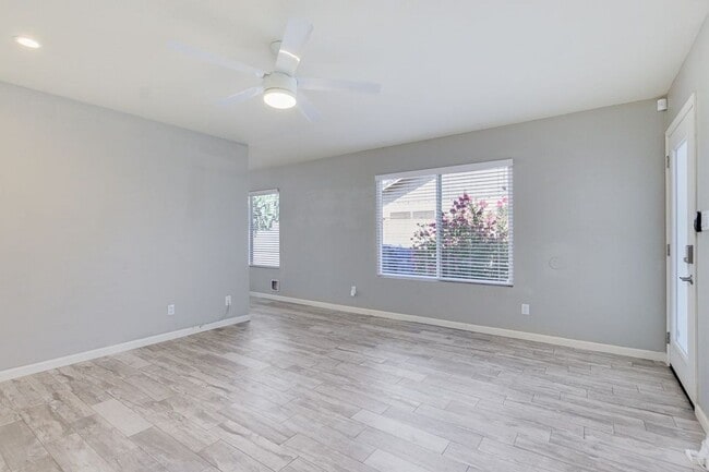 Building Photo - Modern 3 BD 2 BA Home on Mesa/Chandler/Tempe Border!