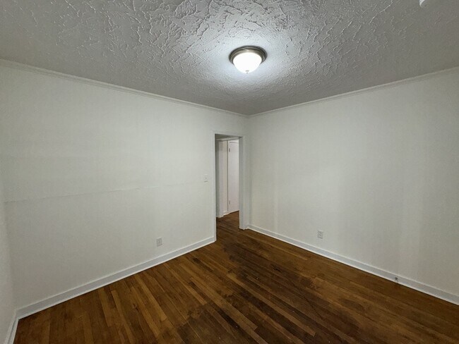 Building Photo - 3147 Shirley Dr