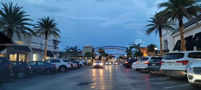 Building Photo - 2463 Centergate Dr