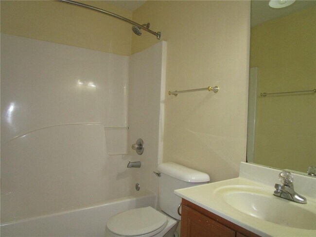 Building Photo - 110 Saltcreek Point NE