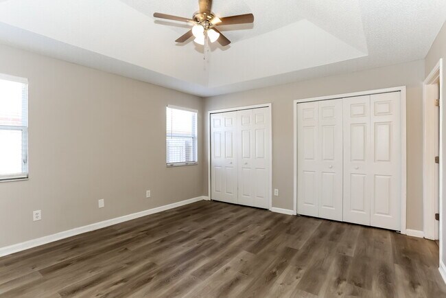 Building Photo - 10921 Mindanao Dr S