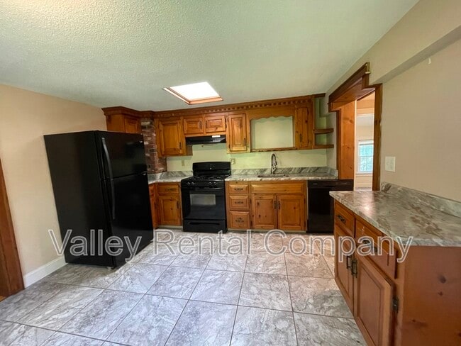 Building Photo - 37 Middle St