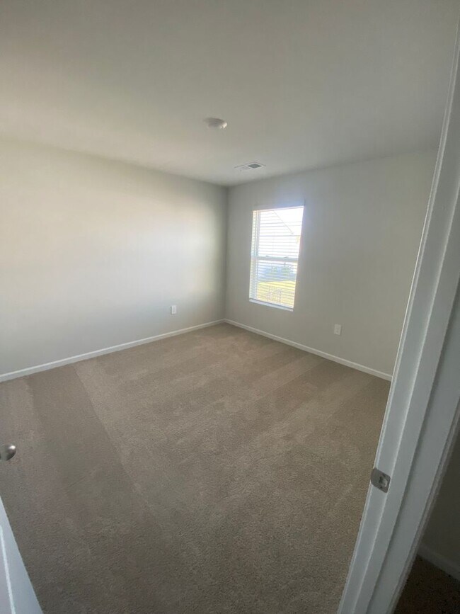 Building Photo - 207 Windsong Dr