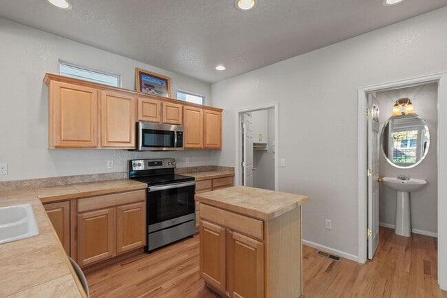 Building Photo - Beautiful 4 bedroom in Observatory Village