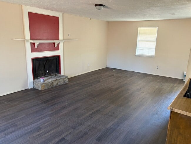 Building Photo - Go Yard!