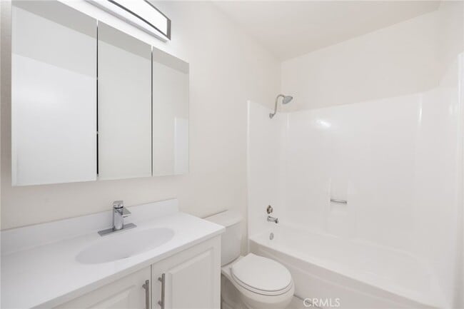 Building Photo - 333 Riverdale Dr