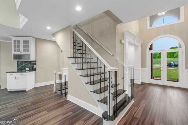 Building Photo - 6048 Golf View Crossing