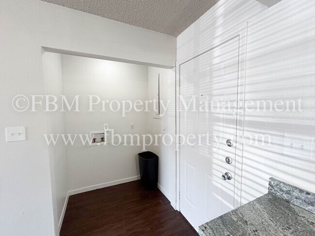 Building Photo - Willow Court Apartments, Unit 301 - Cozy 2...
