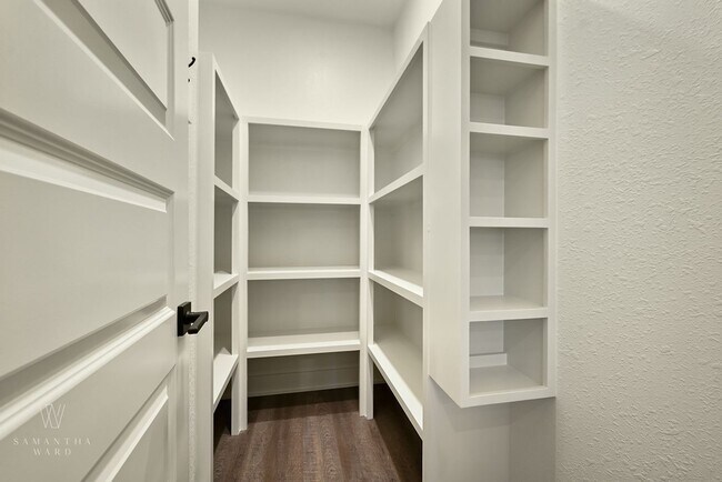 Building Photo - Stunning 4-bedroom, 4-bathroom, Single Fam...