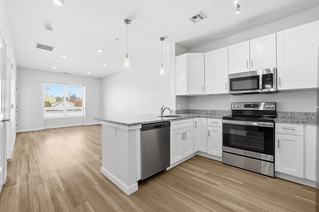 Building Photo - 71 Connecticut Ave