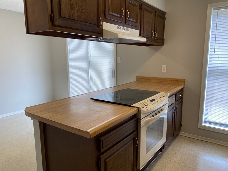Building Photo - 27 Breezewood Cv
