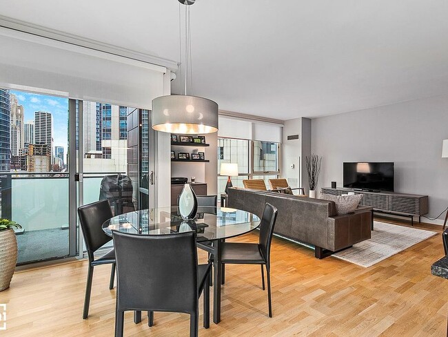 Building Photo - 505 N McClurg Ct