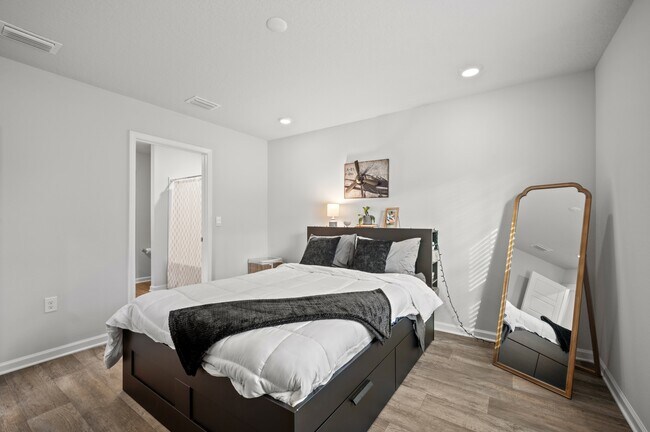 Building Photo - 7847 Monterey Dr