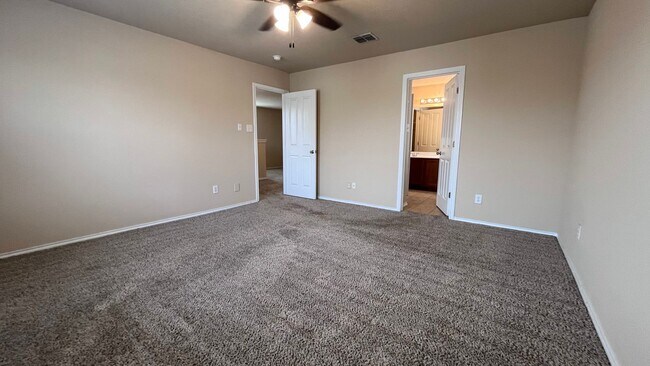 Building Photo - * Make this spacious home in Helotes off B...