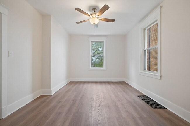 Building Photo - Newly Renovated 3 Bed, 1 Bath Home - Conveniently Located, Central AC & Heat - Available NOW in B...