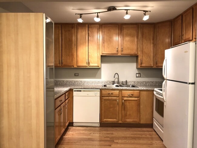 Building Photo - 446 Osage Ln