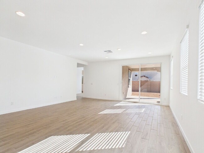 Building Photo - Brand new home with Casita