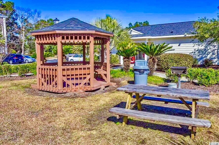 Building Photo - 1298 River Oaks Dr