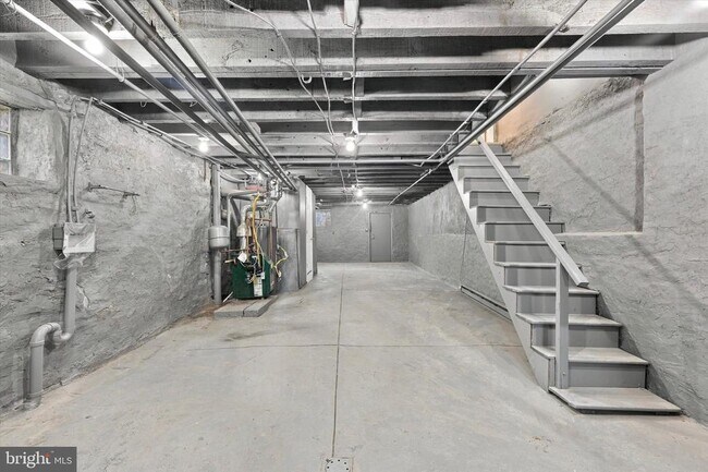 Building Photo - 227 Lindley Ave
