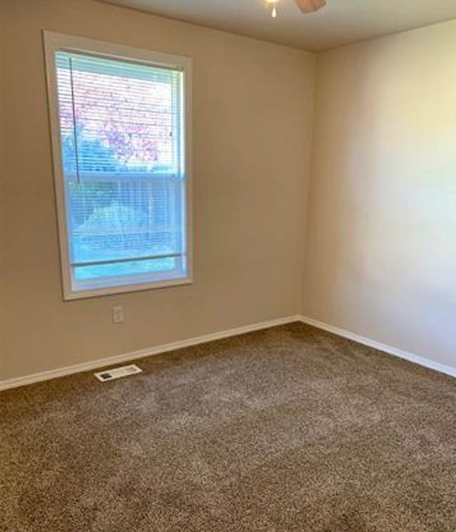 Building Photo - Great Single Family Home In Quiet Neighbor...