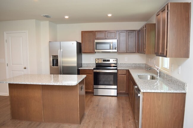 Building Photo - Modern 3-Bedroom Townhome in Desirable Bear Park