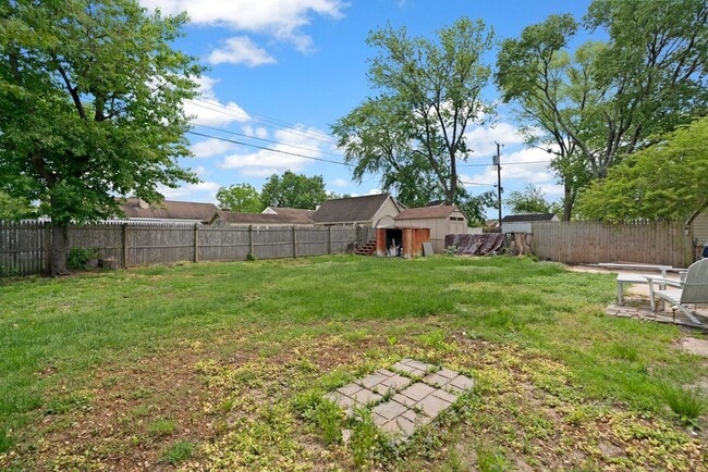 Building Photo - 1713 Lansing Rd