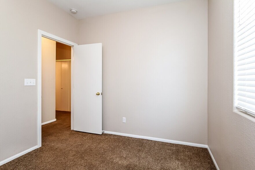 Building Photo - 548 Bayo Canyon Ct