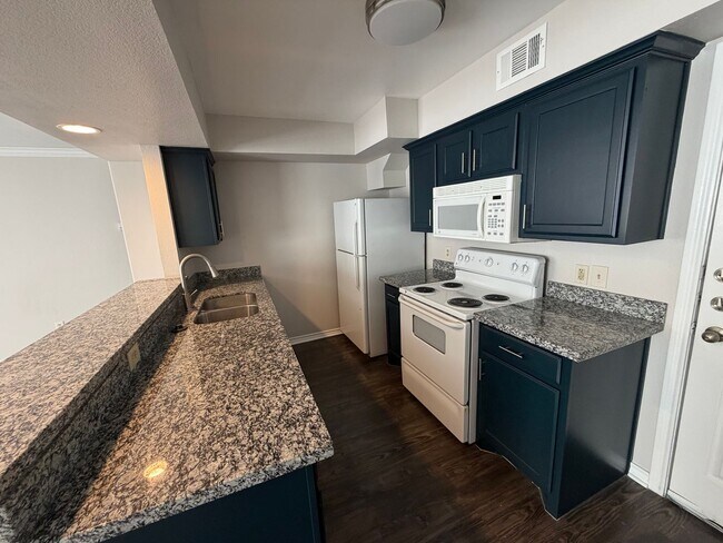 Building Photo - 2543 Pascal Ct