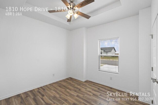 Building Photo - 1810 Hope Dr