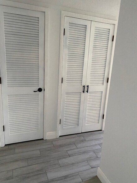 Building Photo - 830 Pinewood Ct