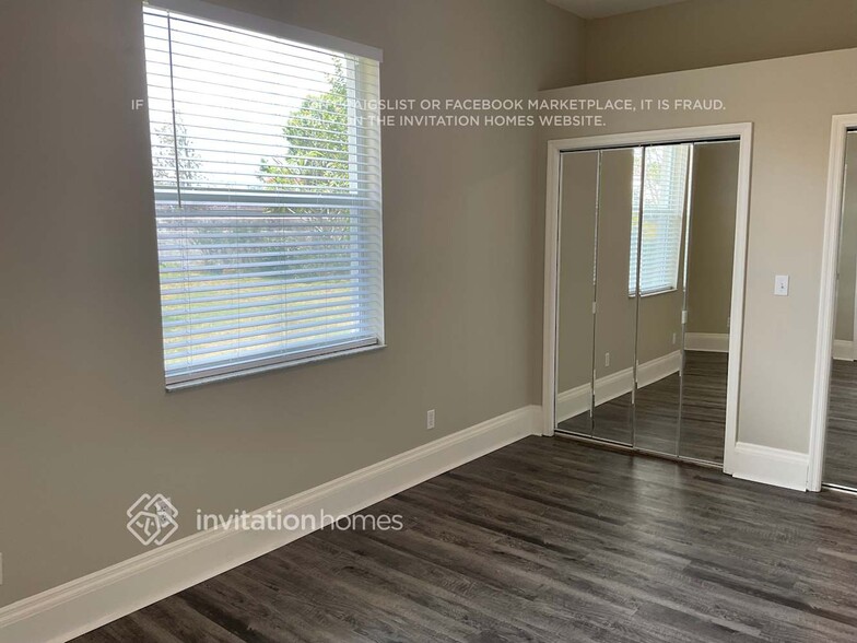 Building Photo - 7214 39th Ln E