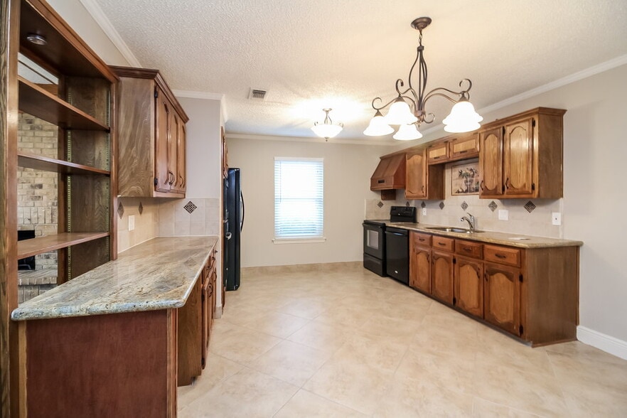 Building Photo - 7212 Elderberry Ln