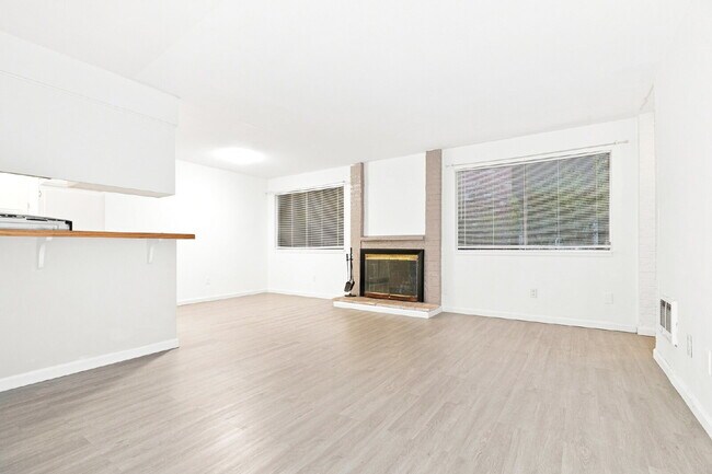 Building Photo - Renton 2 Bedroom in Great Location Available!