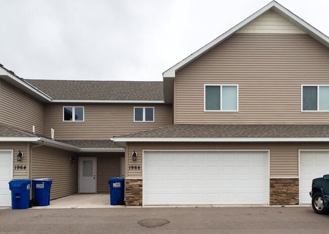 Building Photo - 3 Bedroom Townhome in Sauk Rapids