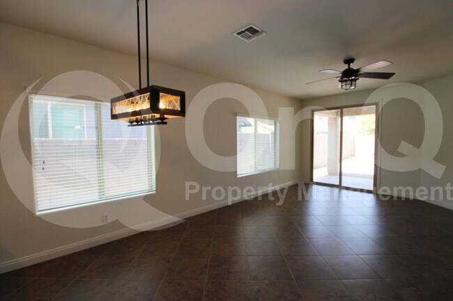 Building Photo - 1686 W Paisley Dr