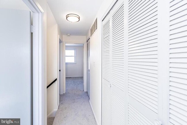 Building Photo - 1117 Circle Dr