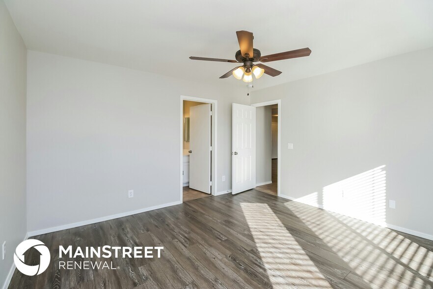 Building Photo - 8921 E Butternut Ave